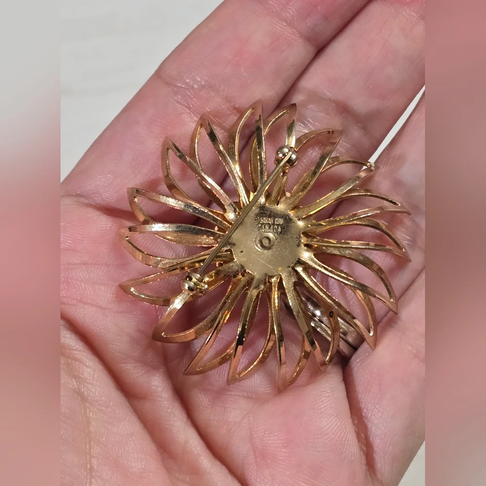 Sarah Coventry Canada Aurora Borealis Rhinestone & Metal Flower Vintage Brooch